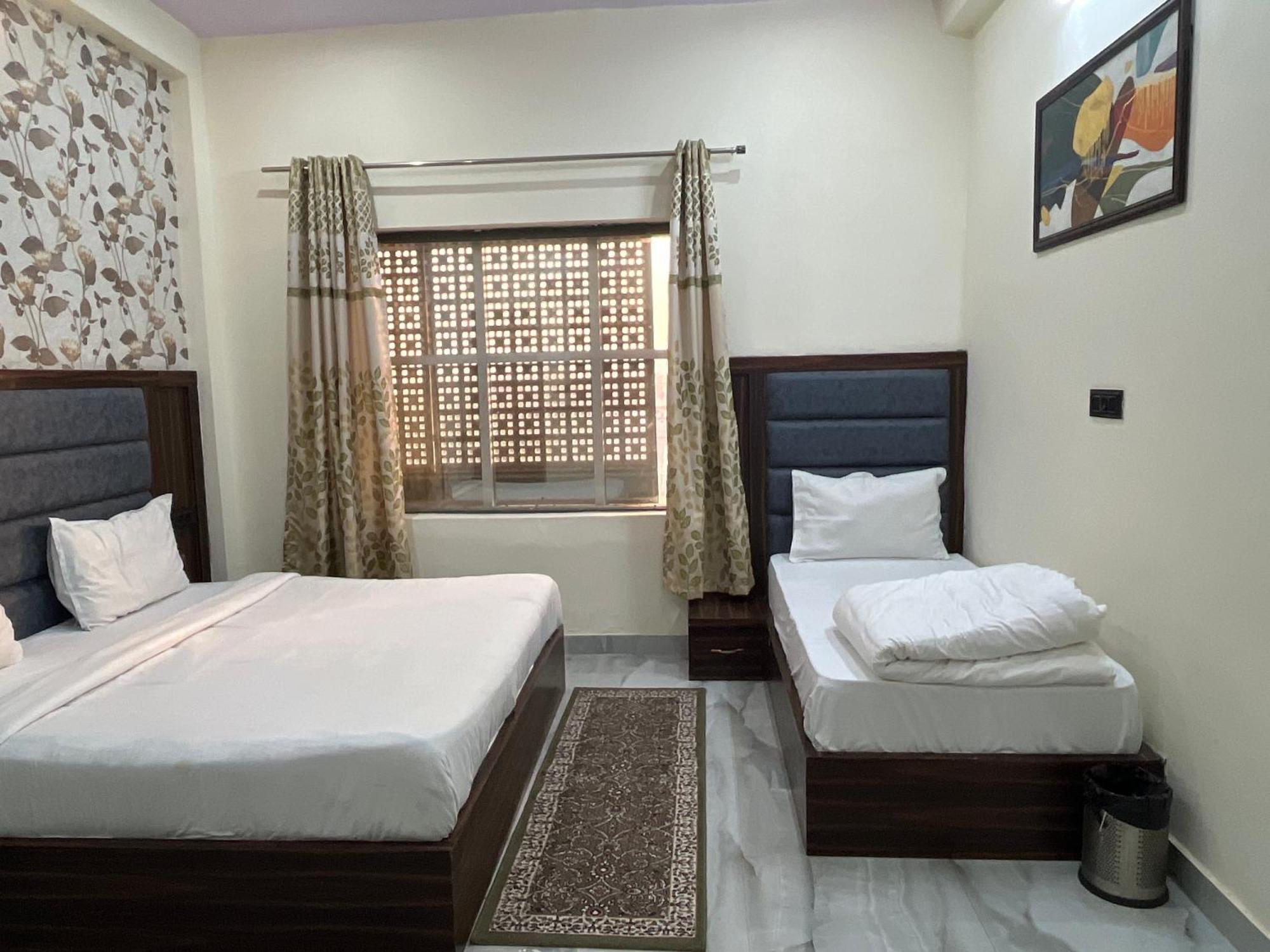 Hotel Snow White Budget Family Rooms - In House Parking - 5G Wifi- Gyser Facility Tājganj Exteriör bild